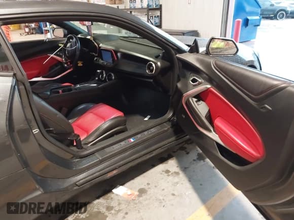 ✅ 2017 Chevrolet Camaro 2SS • VIN: 1G1FH1R7XH0152266 • Lot: 42188455. Listed on IAAI with 93,451 mi. Free auction sales archive from the USA and detailed vehicle history report at DreamBid. Image 5.