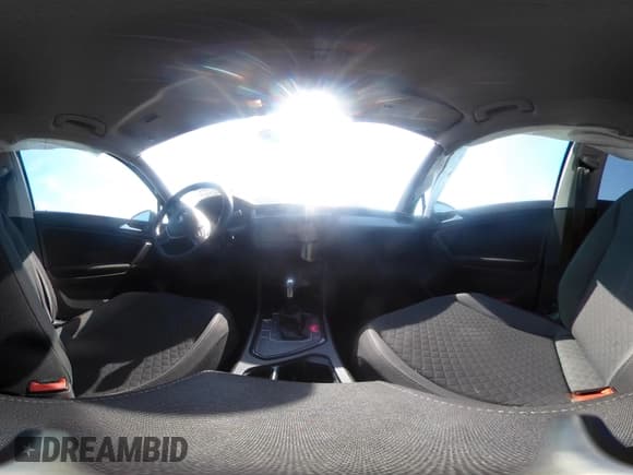 ✅ 2019 Volkswagen Tiguan S • VIN: 3VV1B7AX4KM085980 • Lot: 42156717. Wystawiony na IAAI z przebiegiem 103 104 mil. Bezpłatny archiwum sprzedaży aukcyjnych z USA i szczegółowy raport historii pojazdu na DreamBid. Zdjęcie 18.