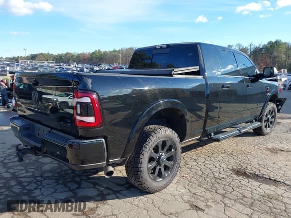 ✅ 2019 Ram 2500 Laramie • VIN: 3C6UR5NL3KG600668 • Lot: 43692450. Listed on IAAI with 33,211 mi. Free auction sales archive from the USA and detailed vehicle history report at DreamBid. Image 4.