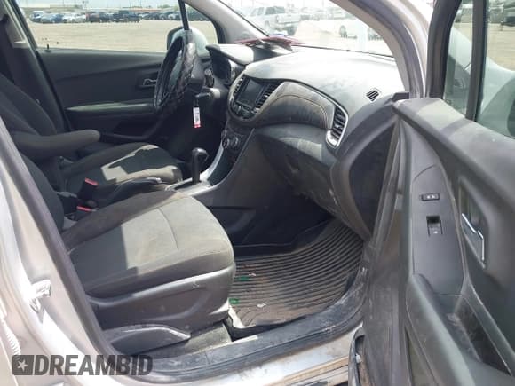 ✅ 2021 Chevrolet Trax LS • VIN: KL7CJKSB4MB301642 • Lot: 42396345. Listed on IAAI with 114,745 mi. Free auction sales archive from the USA and detailed vehicle history report at DreamBid. Image 5.