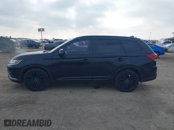 ✅ 2020 Mitsubishi Outlander SE • VIN: JA4AD3A34LZ032138 • Lot: 43870830. Listed on IAAI with 176,189 mi. Free auction sales archive from the USA and detailed vehicle history report at DreamBid. Image 14.
