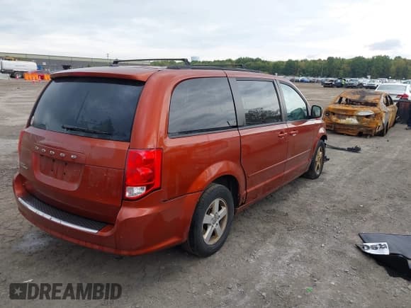 ✅ 2012 Dodge Grand Caravan SXT • VIN: 2C4RDGCG6CR231511 • Lot: 43400800. Wystawiony na IAAI z przebiegiem 230 302 mil. Bezpłatny archiwum sprzedaży aukcyjnych z USA i szczegółowy raport historii pojazdu na DreamBid. Zdjęcie 4.