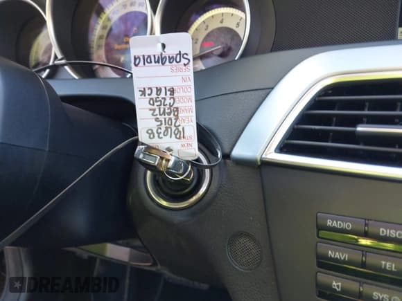 ✅ 2015 Mercedes-Benz C 250 • VIN: WDDGJ4HB2FG386158 • Lot: 41373544. Wystawiony na IAAI z przebiegiem 94 309 mil. Bezpłatny archiwum sprzedaży aukcyjnych z USA i szczegółowy raport historii pojazdu na DreamBid. Zdjęcie 11.