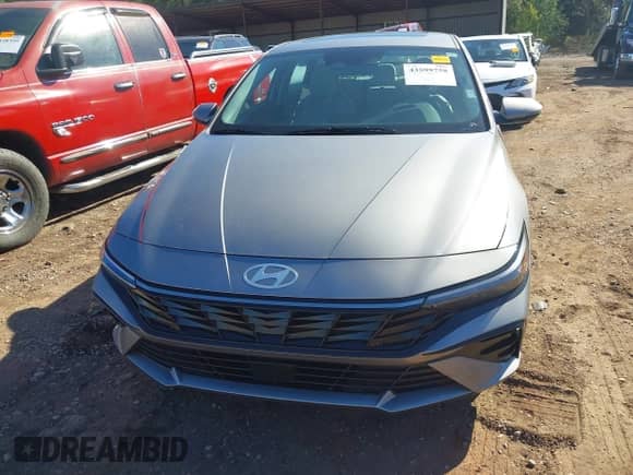 2025 Hyundai Elantra Limited z VIN KMHLP4DG8SU892402, wystawiony jako IAAI lot #43599758 z przebiegiem 16 587 mil mil oraz . Historia ofert i sprzedaży dostępna na DreamBid. Obrazek 12.