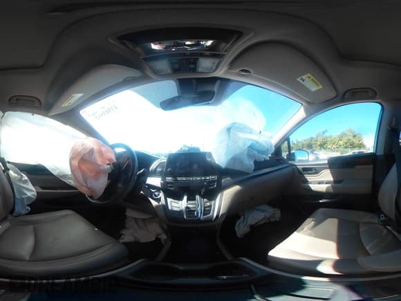 ✅ 2018 Honda Odyssey Touring • VIN: 5FNRL6H84JB027099 • Лот: 43503552. Опубликован ранее на IAAI с пробегом 108 710 миль. Бесплатный доступ к архиву аукционных продаж из США и подробный отчёт об истории автомобиля на DreamBid. Изображение 18.