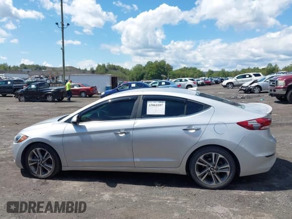 ✅ 2017 Hyundai Elantra SE • VIN: 5NPD84LF4HH093928 • Lot: 43064107. Listed on IAAI with 101,443 mi. Free auction sales archive from the USA and detailed vehicle history report at DreamBid. Image 14.