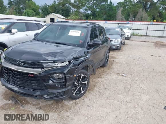 2023 Chevrolet TrailBlazer RS z VIN KL79MTSL4PB125521, wystawiony jako IAAI lot #42979358 z przebiegiem 80 834 mil mil oraz . Historia ofert i sprzedaży dostępna na DreamBid. Obrazek 6.