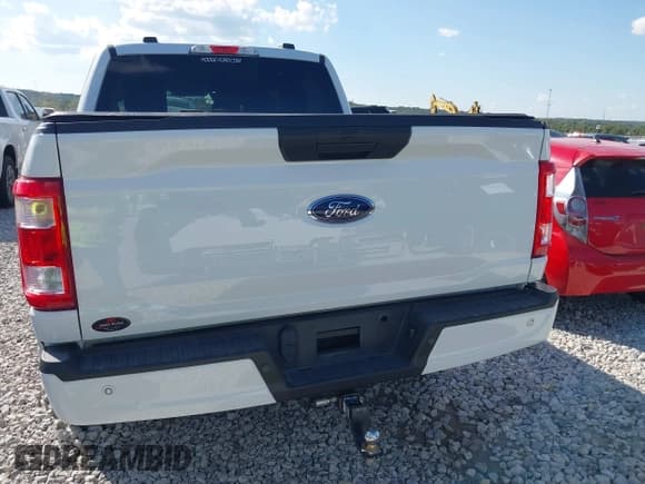 ✅ 2021 Ford F-150 XL • VIN: 1FTFW1E51MFC48036 • Lot: 43261728. Wystawiony na IAAI z przebiegiem 123 134 mil. Bezpłatny archiwum sprzedaży aukcyjnych z USA i szczegółowy raport historii pojazdu na DreamBid. Zdjęcie 16.