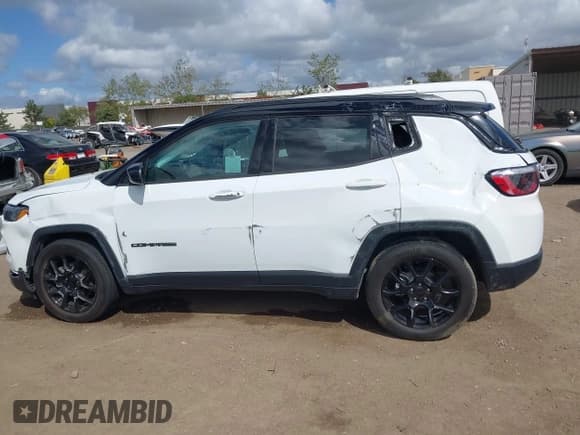 ✅ 2022 Jeep Compass Latitude • VIN: 3C4NJCBB6NT213502 • Lot: 41949094. Listed on IAAI with 11,090 mi. Free auction sales archive from the USA and detailed vehicle history report at DreamBid. Image 14.