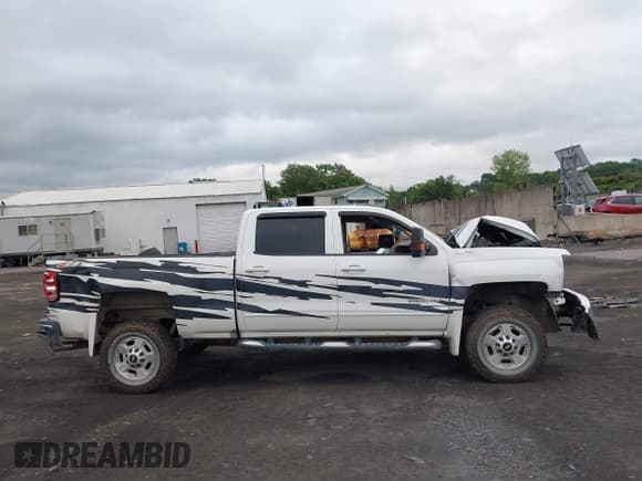 ✅ 2017 Chevrolet Silverado 2500HD LT • VIN: 1GC1KVEG7HF217930 • Lot: 42763106. Listed on IAAI with 110,239 mi. Free auction sales archive from the USA and detailed vehicle history report at DreamBid. Image 13.