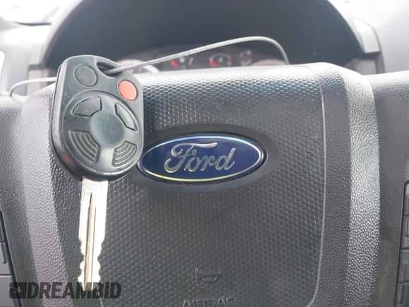 ✅ 2012 Ford Escape Limited • VIN: 1FMCU9EG3CKC27313 • Лот: 43732298. Опубликован ранее на IAAI с пробегом 258 707 миль. Бесплатный доступ к архиву аукционных продаж из США и подробный отчёт об истории автомобиля на DreamBid. Изображение 11.