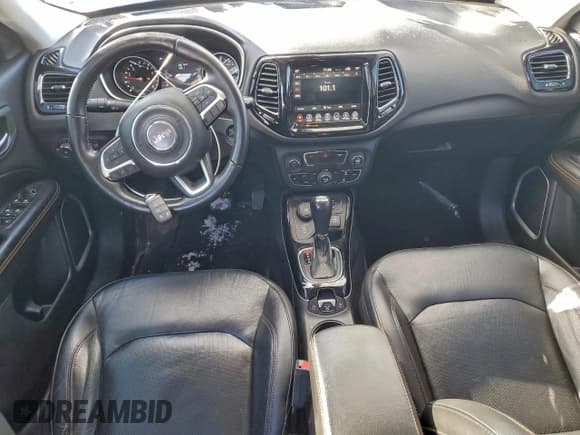 ✅ 2018 Jeep Compass Limited • VIN: 3C4NJDCB9JT212097 • Lot: 94518205. Wystawiony na Copart z przebiegiem 71 601 mil. Bezpłatny archiwum sprzedaży aukcyjnych z USA i szczegółowy raport historii pojazdu na DreamBid. Zdjęcie 8.