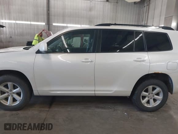 ✅ 2010 Toyota Highlander SE • VIN: 5TDJK3EH0AS030418 • Lot: 42840688. Listed on IAAI with 245,551 mi. Free auction sales archive from the USA and detailed vehicle history report at DreamBid. Image 15.