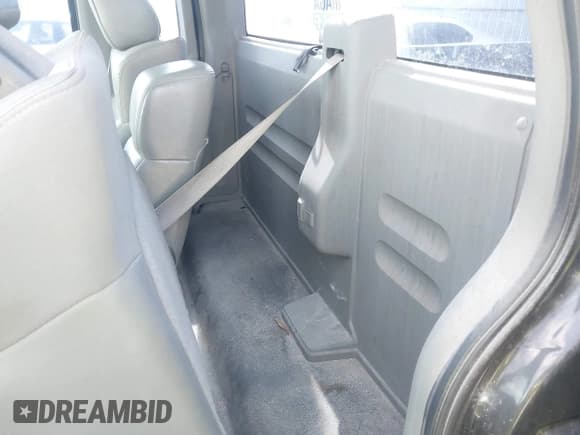 ✅ 2006 Ford F-150 XL • VIN: 1FTRF12236KE02554 • Lot: 42975495. Wystawiony na IAAI z przebiegiem 332 329 mil. Bezpłatny archiwum sprzedaży aukcyjnych z USA i szczegółowy raport historii pojazdu na DreamBid. Zdjęcie 8.