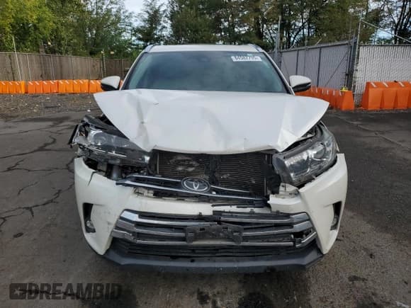 ✅ 2019 Toyota Highlander Limited Platinum • VIN: 5TDDZRFHXKS942047 • Lot: 84582795. Listed on Copart with 64,766 mi. Free auction sales archive from the USA and detailed vehicle history report at DreamBid. Image 5.