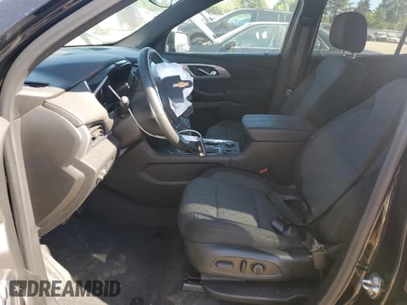 ✅ 2023 Chevrolet Traverse LT Cloth • VIN: 1GNEVGKWXPJ290728 • Lot: 70272255. Wystawiony na Copart z przebiegiem 27 531 mil. Bezpłatny archiwum sprzedaży aukcyjnych z USA i szczegółowy raport historii pojazdu na DreamBid. Zdjęcie 7.
