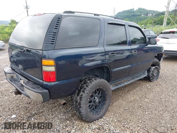 ✅ 2005 Chevrolet Tahoe LT • VIN: 1GNEK13T95J117855 • Lot: 42663088. Listed on IAAI with 137,763 mi. Free auction sales archive from the USA and detailed vehicle history report at DreamBid. Image 4.