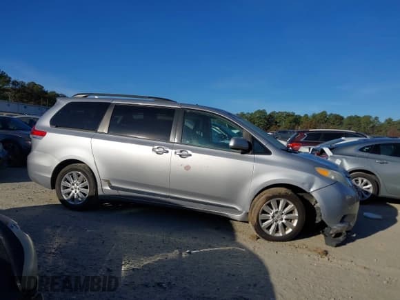 ✅ 2012 Toyota Sienna XLE • VIN: 5TDYK3DC4CS235182 • Lot: 43664156. Listed on IAAI with 192,230 mi. Free auction sales archive from the USA and detailed vehicle history report at DreamBid. Image 13.