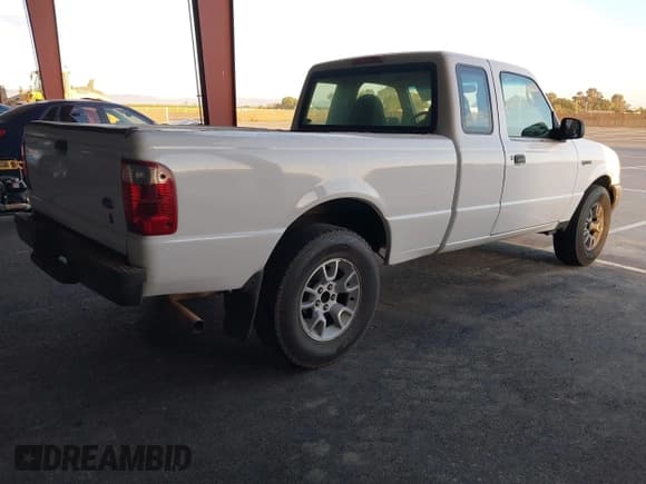 ✅ 2003 Ford Ranger XL • VIN: 1FTYR14V83PB01948 • Lot: 43290091. Wystawiony na IAAI z przebiegiem 235 398 mil. Bezpłatny archiwum sprzedaży aukcyjnych z USA i szczegółowy raport historii pojazdu na DreamBid. Zdjęcie 4.