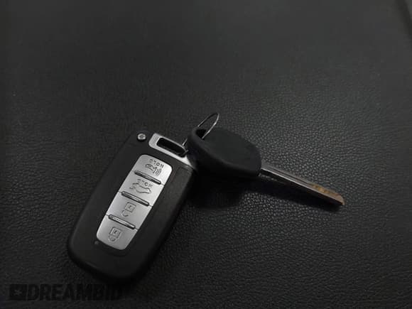 ✅ 2011 Hyundai Sonata Limited • VIN: 5NPEC4AC9BH035431 • Lot: 42960977. Listed on IAAI with 185,739 mi. Free auction sales archive from the USA and detailed vehicle history report at DreamBid. Image 11.