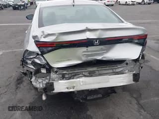 ✅ 2024 Honda Accord EX • VIN: 1HGCY1F35RA007094 • Lot: 43165582. Wystawiony na IAAI z przebiegiem 32 467 mil. Bezpłatny archiwum sprzedaży aukcyjnych z USA i szczegółowy raport historii pojazdu na DreamBid. Zdjęcie 6.