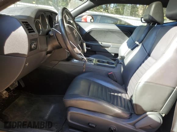 ✅ 2013 Dodge Challenger SXT Plus • VIN: 2C3CDYAG7DH570272 • Lot: 76894524. Wystawiony na Copart z przebiegiem 131 827 mil. Bezpłatny archiwum sprzedaży aukcyjnych z USA i szczegółowy raport historii pojazdu na DreamBid. Zdjęcie 7.