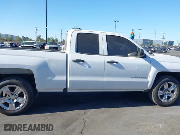 ✅ 2018 Chevrolet Silverado 1500 Custom • VIN: 1GCRCPEC0JZ322290 • Lot: 42232740. Listed on IAAI with 122,273 mi. Free auction sales archive from the USA and detailed vehicle history report at DreamBid. Image 13.