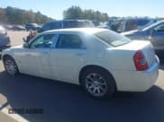 ✅ 2005 Chrysler 300 C • VIN: 2C3JA63H25H576637 • Lot: 43500412. Wystawiony na IAAI z przebiegiem 62 906 mil. Bezpłatny archiwum sprzedaży aukcyjnych z USA i szczegółowy raport historii pojazdu na DreamBid. Zdjęcie 14.