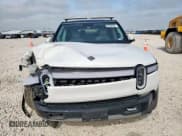 ✅ 2023 Rivian R1S Adventure • VIN: 7PDSGABA4PN026056 • Lot: 56892495. Wystawiony na Copart z przebiegiem Nie podano. Bezpłatny archiwum sprzedaży aukcyjnych z USA i szczegółowy raport historii pojazdu na DreamBid. Zdjęcie 5.