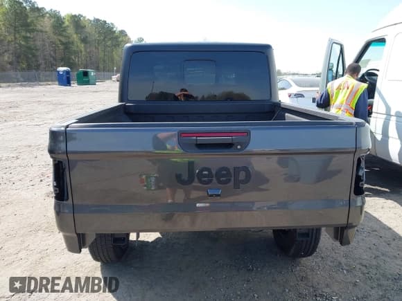 ✅ 2022 Jeep Gladiator Willys Sport • VIN: 1C6HJTAG4NL168041 • Лот: 41886627. Опубликован ранее на IAAI с пробегом 23 301 миль. Бесплатный доступ к архиву аукционных продаж из США и подробный отчёт об истории автомобиля на DreamBid. Изображение 16.