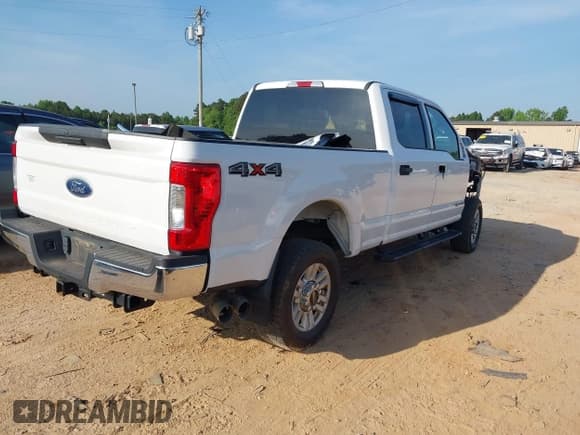 ✅ 2019 Ford F-250 XL • VIN: 1FT7W2BT4KEE35979 • Lot: 42140207. Listed on IAAI with 87,519 mi. Free auction sales archive from the USA and detailed vehicle history report at DreamBid. Image 4.