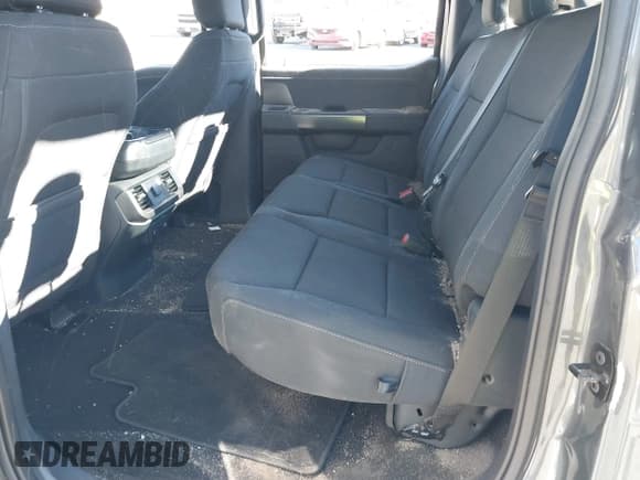 ✅ 2024 Ford F-150 XLT • VIN: 1FTFW3L81RKE97122 • Lot: 43560700. Wystawiony na IAAI z przebiegiem 16 236 mil. Bezpłatny archiwum sprzedaży aukcyjnych z USA i szczegółowy raport historii pojazdu na DreamBid. Zdjęcie 8.