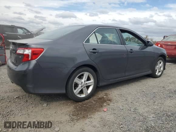 2014 Toyota Camry L with VIN 4T1BF1FK9EU425234, listed as a Copart auction lot 89884715 with 172,320 mi miles and Salvage title. Bid and sale history available at DreamBid. Image 3.