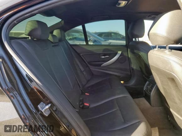 ✅ 2016 BMW 3 Series 320i • VIN: WBA8E1G54GNU11052 • Лот: 91037945. Опубликован ранее на Copart с пробегом 119 257 миль. Бесплатный доступ к архиву аукционных продаж из США и подробный отчёт об истории автомобиля на DreamBid. Изображение 10.