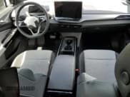 ✅ 2024 Volkswagen ID.4 Pro • VIN: 1V2DSPE80RC002750 • Lot: 61953395. Wystawiony na Copart z przebiegiem Nie podano. Bezpłatny archiwum sprzedaży aukcyjnych z USA i szczegółowy raport historii pojazdu na DreamBid. Zdjęcie 8.