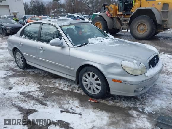 2004 Hyundai Sonata GLS z VIN KMHWF35H54A993497, wystawiony jako IAAI lot #41514677 z przebiegiem 45 330 mil mil oraz . Historia ofert i sprzedaży dostępna na DreamBid. Obrazek 1.
