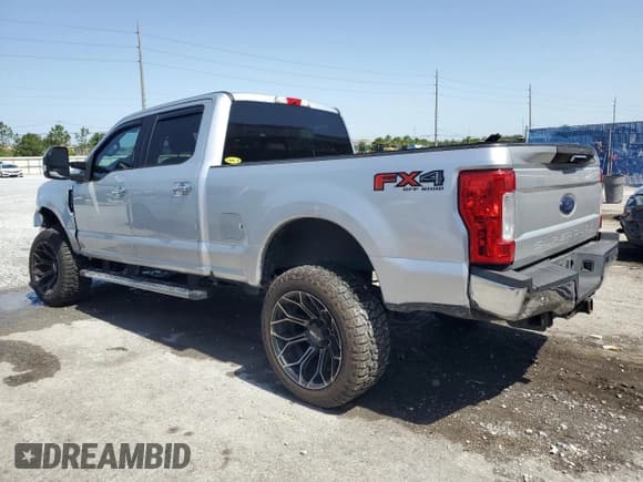 ✅ 2018 Ford F-250 XL • VIN: 1FT7W2BTXJEB26337 • Lot: 56853925. Wystawiony na Copart z przebiegiem 195 680 mil. Bezpłatny archiwum sprzedaży aukcyjnych z USA i szczegółowy raport historii pojazdu na DreamBid. Zdjęcie 2.
