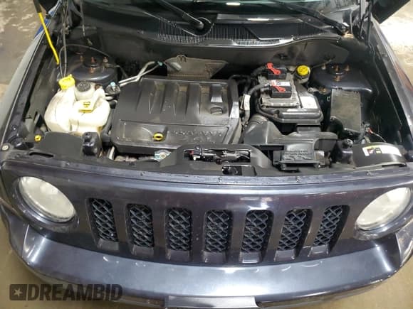 ✅ 2014 Jeep Patriot Latitude • VIN: 1C4NJRFB9ED688130 • Lot: 92442355. Listed on Copart with 101,730 mi. Free auction sales archive from the USA and detailed vehicle history report at DreamBid. Image 11.