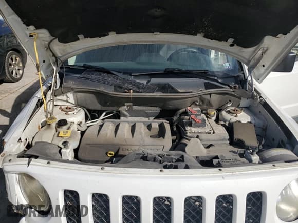 ✅ 2011 Jeep Patriot Latitude • VIN: 1J4NF1GB4BD276673 • Lot: 80906045. Wystawiony na Copart z przebiegiem 94 652 mil. Bezpłatny archiwum sprzedaży aukcyjnych z USA i szczegółowy raport historii pojazdu na DreamBid. Zdjęcie 12.