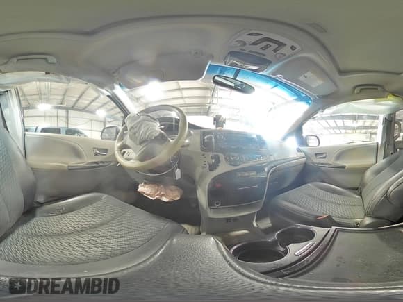 ✅ 2014 Toyota Sienna SE • VIN: 5TDXK3DC2ES442961 • Lot: 70143165. Listed on Copart with 204,488 mi. Free auction sales archive from the USA and detailed vehicle history report at DreamBid. Image 16.