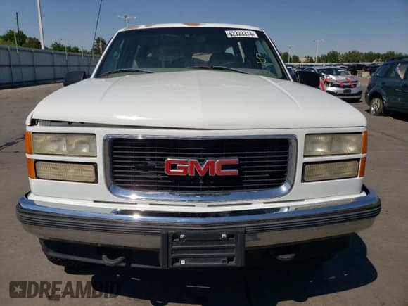 ✅ 1998 GMC Suburban • VIN: 3GKFK16R0WG502287 • Lot: 62323314. Listed on Copart with 181,638 mi. Free auction sales archive from the USA and detailed vehicle history report at DreamBid. Image 5.
