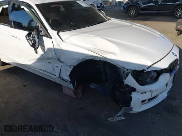 ✅ 2015 BMW 3 Series 328i • VIN: WBA3C1C51FK118148 • Lot: 43126893. Listed on IAAI with 140,556 mi. Free auction sales archive from the USA and detailed vehicle history report at DreamBid. Image 6.