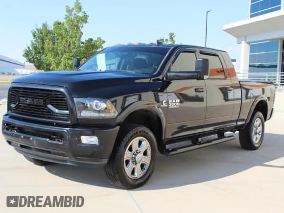 ✅ 2018 Ram 3500 Laramie • VIN: 3C63R3ML5JG164325 • Lot: 86876585. Wystawiony na Copart z przebiegiem 96 690 mil. Bezpłatny archiwum sprzedaży aukcyjnych z USA i szczegółowy raport historii pojazdu na DreamBid. Zdjęcie 2.