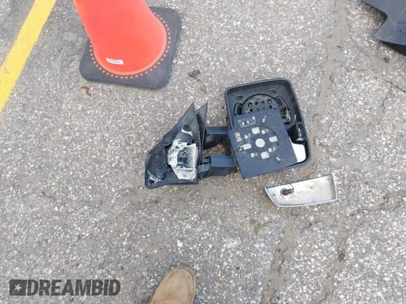 ✅ 2017 GMC Sierra 2500HD Denali • VIN: 1GT12UEY1HF156478 • Лот: 42345951. Опубликован ранее на IAAI с пробегом 224 160 миль. Бесплатный доступ к архиву аукционных продаж из США и подробный отчёт об истории автомобиля на DreamBid. Изображение 12.