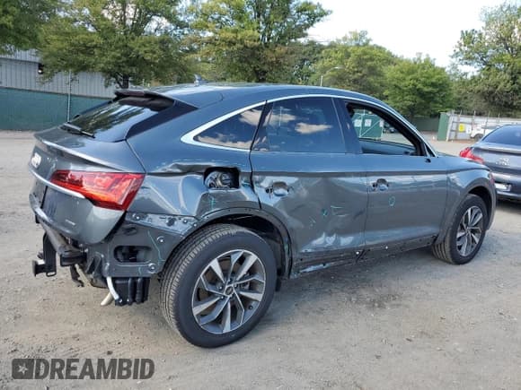 ✅ 2022 Audi Q5 Sportback S line Premium Plus • VIN: WA15AAFY6N2123989 • Lot: 81568405. Listed on Copart with 45,258 mi. Free auction sales archive from the USA and detailed vehicle history report at DreamBid. Image 3.