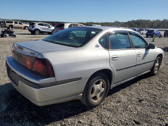 ✅ 2003 Chevrolet Impala • VIN: 2G1WF52E139218255 • Lot: 86314905. Wystawiony na Copart z przebiegiem 297 670 mil. Bezpłatny archiwum sprzedaży aukcyjnych z USA i szczegółowy raport historii pojazdu na DreamBid. Zdjęcie 3.