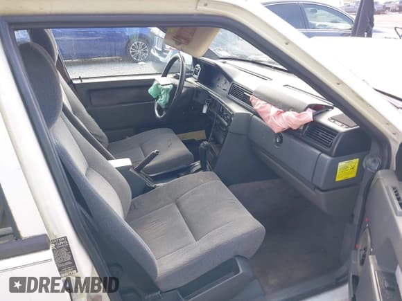 ✅ 1994 Volvo 900 GLS • VIN: YV1JS883XR3145743 • Lot: 42216858. Listed on IAAI with 193,685 mi. Free auction sales archive from the USA and detailed vehicle history report at DreamBid. Image 5.