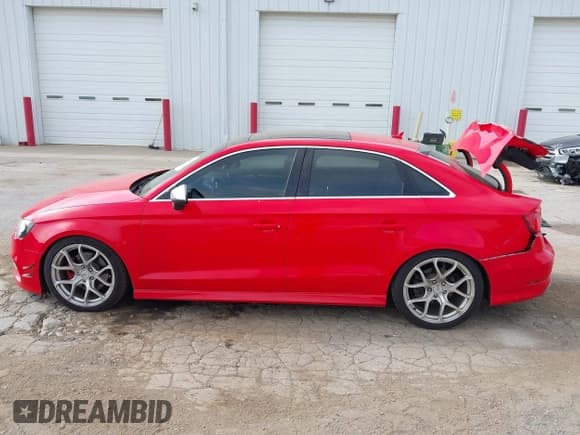 ✅ 2015 Audi S3 Prestige • VIN: WAUFFGFF3F1074252 • Lot: 42964320. Wystawiony na IAAI z przebiegiem 99 355 mil. Bezpłatny archiwum sprzedaży aukcyjnych z USA i szczegółowy raport historii pojazdu na DreamBid. Zdjęcie 15.