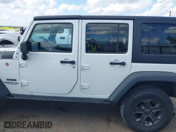 ✅ 2017 Jeep Wrangler Unlimited Rubicon Recon • VIN: 1C4BJWFG1HL693572 • Lot: 42601855. Listed on IAAI with 64,342 mi. Free auction sales archive from the USA and detailed vehicle history report at DreamBid. Image 14.