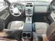 2010 Mercury Mariner Premier с VIN 4M2CN8H7XAKJ25120, выставлен на аукционе Copart как лот 89696605 с пробегом 202 807 миль миль и Списание • Salvage title. История ставок и продаж доступна на DreamBid. Изображение 8.